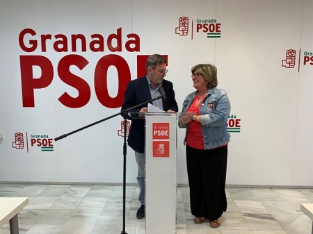 Baldomero Oliver y Ana Muñoz en rueda de prensa (PS0E)