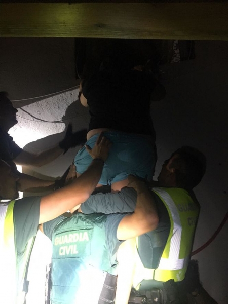 La Guardia Civil en tareas de rescate de la familia en Otura (OPC GUARDIA CIVIL)