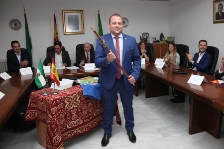 Jorge Sánchez ha vuelto a recibir el bastón de mando (AYTO. CÚLLAR VEGA)