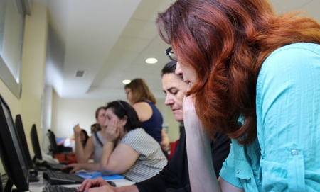 Mujeres de Ogijares en el centro Guadalinfo (GUADALINFO)
