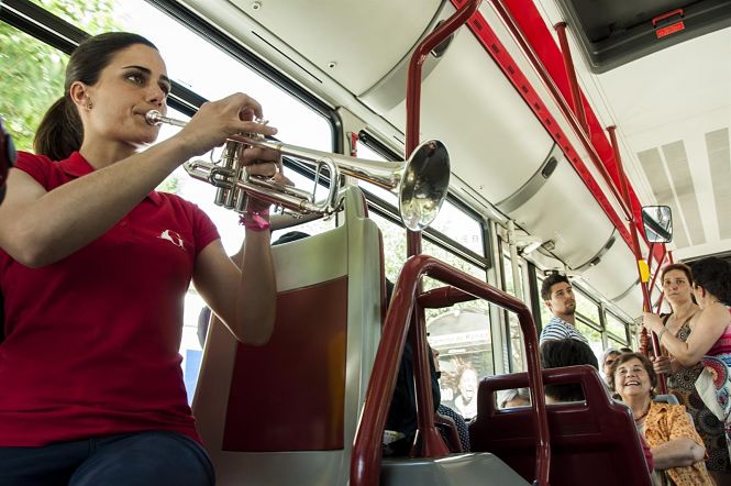 Vuelve la música en directa a los autobuses urbanos (TRANSPORTES ROBER)