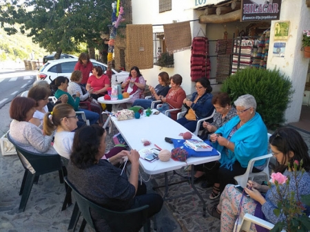 Bubión celebrará el Día Mundial de Tejer en público (MDAD. ALPUJARRA) 