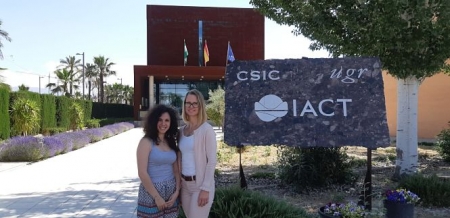 Evegenia Maria Papaslioti (izquierda) defendió su tesis doctoral en el Instituto Andaluz de Ciencias de la Tierra (UGR) 