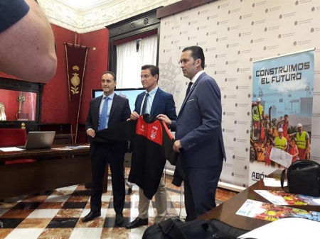 El alcalde de Granada, Luis Salvador (Cs), en rueda de prensa (EUROPA PRESS)