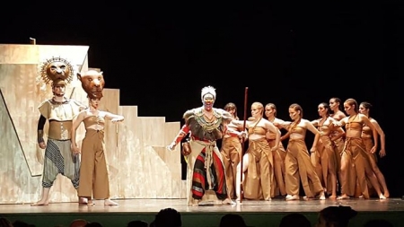 Momento de la representación de `El Rey León` (AYTO. CÚLLAR VEGA)