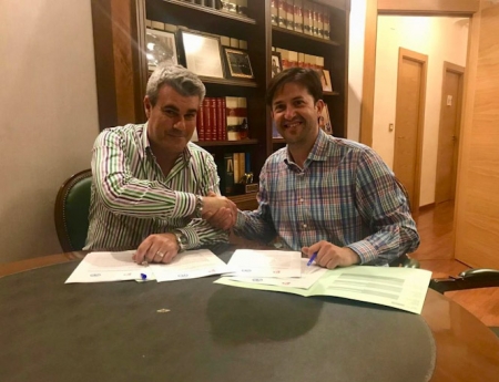 Firma del pacto entre PP y CS en Churriana (CS) 