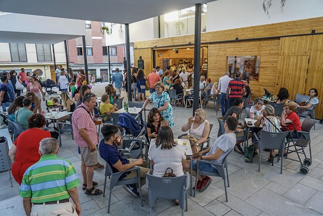 La Plaza de Abastos de Baza ya está abierta al público (CARMELO MATEOS) 