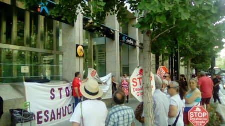 Concentración de Stop Desahucios ante La Caixa (STOP DESHAUCIOS) Concentración de Stop Desahucios ante La Caixa (STOP DESHAUCIOS)