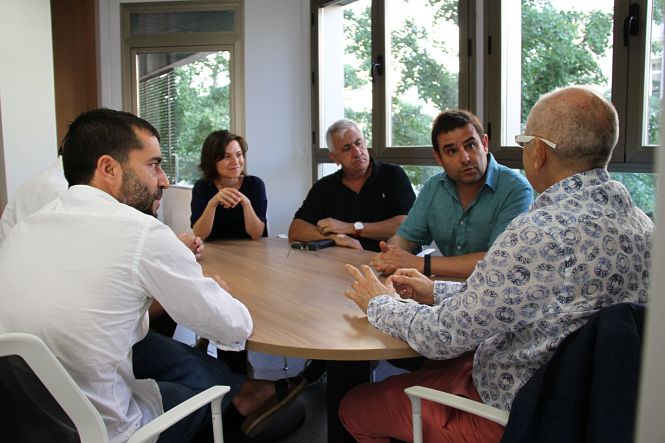 Firma del acuerdo entre la UGR y CCOO para la realización de esta investigación (UGR) 