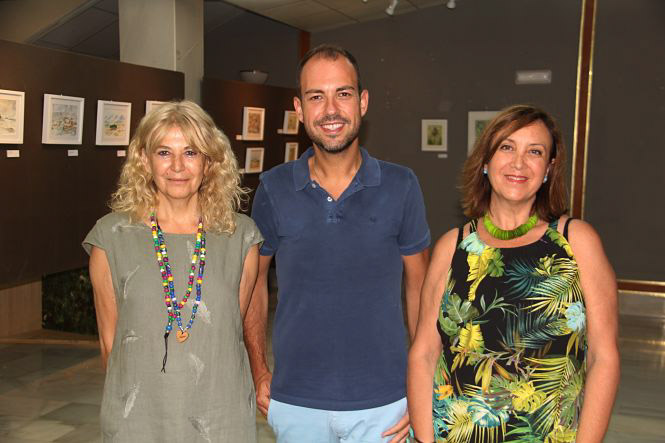 El Concejal de cultura de Almuñécar junto a las pintoras (AYTO. ALMUÑÉCAR) 