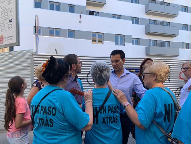 Paco Cuenca durante su visita a Santa Adelante (PSOE)