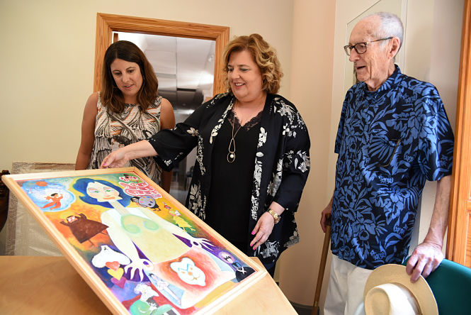 Fatima Gómez ha visitado la colección de Vázquez de Sola (J. GROSSO / DIPGRA)