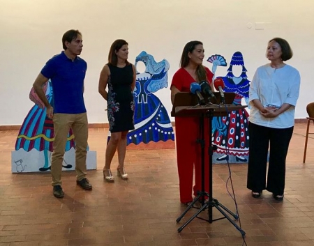 Lucía Garrido se dirige a los participantes en el taller (AYTO. GRANADA)