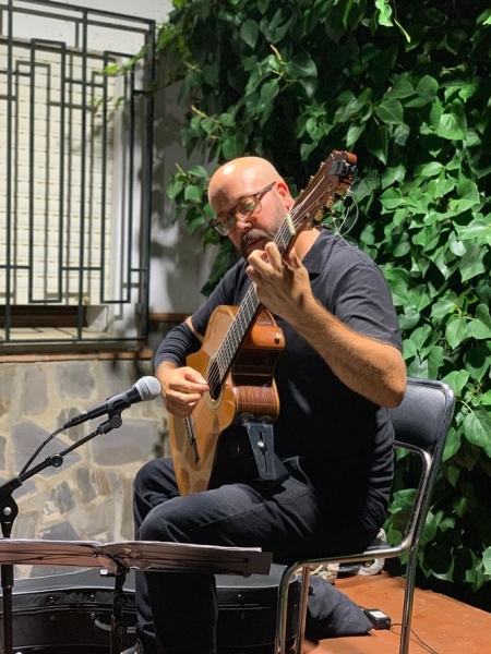 Momento de una actuación de `Música por los Rincones` (AYTO. ÓRGIVA) 