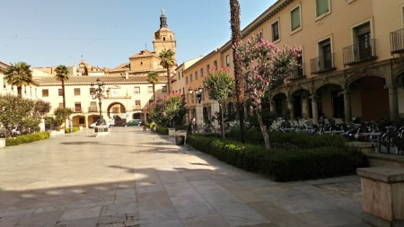 La Plaza de las Palomas ha mejorado su aspecto (AYTO. GUADIX)