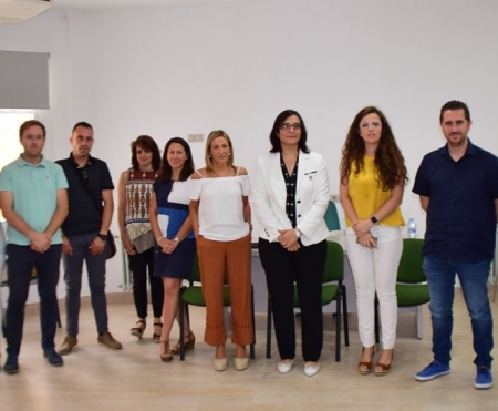 La Delegada de agricultura con los participantes en la reunión (JUNTA)