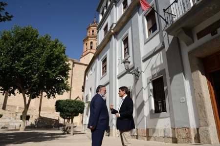 Pablo García junto al alcalde de Baza, Pedro Fernández (J.M. GRIMALDI)