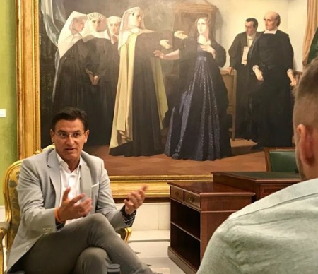 Momento de la entrevista con Luís Salvador 