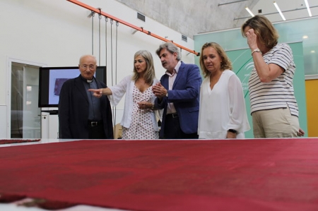 La Consejera de Cultura, Patricia del Pozo ha comprobado la restauración de las banderas (JUNTA)