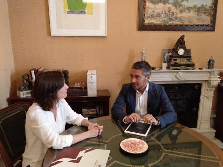 Reunión entre Manuel Olivares y Concha de Santa Ana (AYTO. GRANADA) Reunión entre Manuel Olivares y Concha de Santa Ana (AYTO. GRANADA)