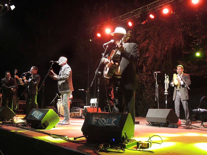 Momento de la actuación de Jóvenes del Son (PARAPANDA FOLK) 