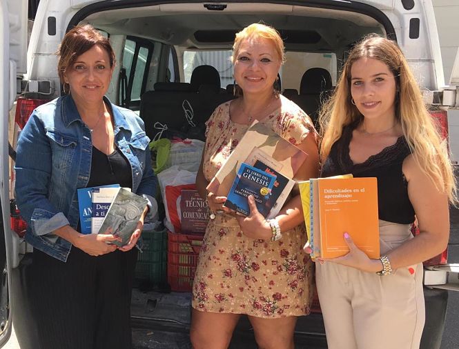 Gran éxito de la iniciativa `Leer en la playa` (AYTO. MOTRIL)