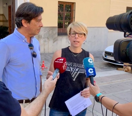 Inma Omiste atiende a los medios (IU-EQUO) 