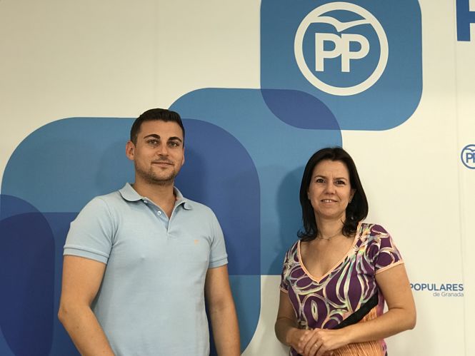 Los parlamentarios andaluces del PP, Rafael Caracuel y Ana Vanessa García (PP)