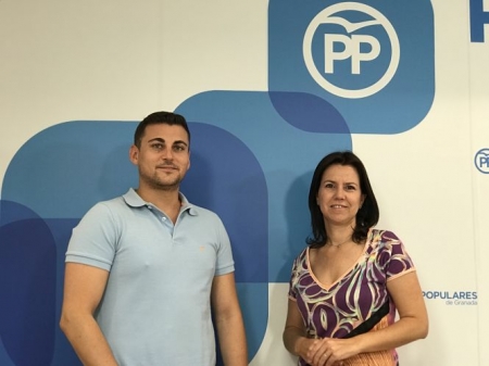 Los parlamentarios andaluces del PP, Rafael Caracuel y Ana Vanessa García (PP)