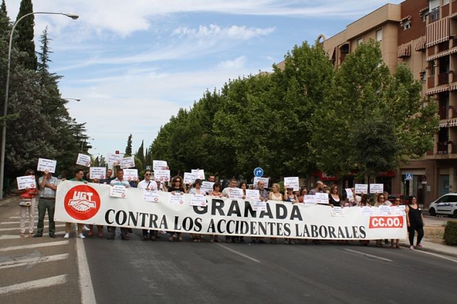 Concentración para condenar el accidente laboral de Padul (UGT)