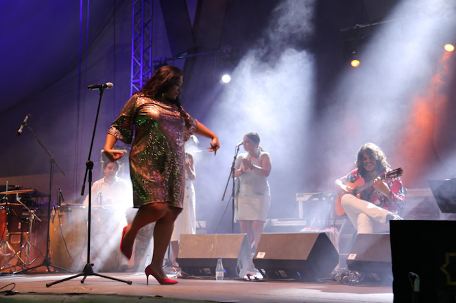 Momento de la actuación de Maria Gómez `La Canastera` (AYTO. ALMUÑÉCAR)