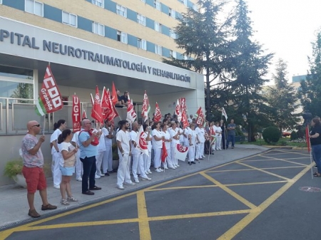 Concentración en las puerta del hospital de Neurotraumatologia y rehabilitación (UGT) Concentración en las puerta del hospital de Neurotraumatologia y rehabilitación (UGT)