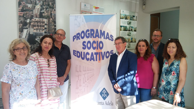 El alcalde en funciones, Luis González ha visitado Santa Adela (AYTO. GRANADA)