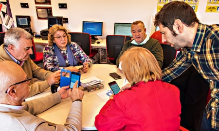 Uno de los Centros Guadalinfo de la red andaluza en los que se realizan actividades de formación TIC para la innovación social, el empleo y el emprendimiento (CFR) Uno de los Centros Guadalinfo de la red andaluza en los que se realizan actividades de formación TIC para la innovación social, el empleo y el emprendimiento (CFR)