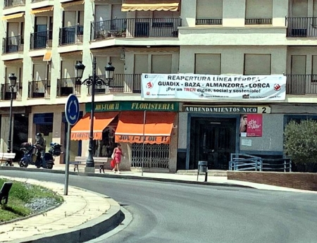 Pancartas para reclamar la reapertura del tren Guadix-Baza-Almanzora-Lorca (AMIGOS FERROCARRIL COMARCA DE BAZA)