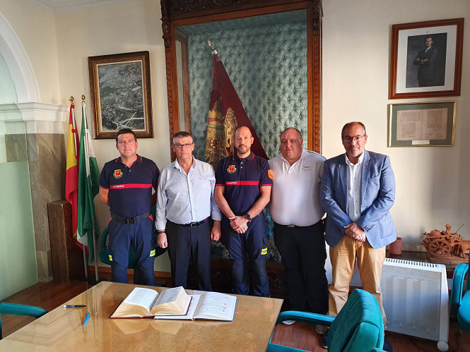 Toma de posesión del nuevo jefe de bomberos de Guadix (AYTO. GUADIX)