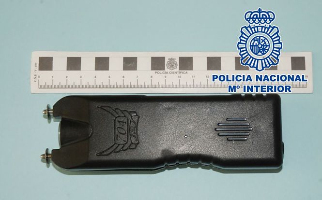 Pistola táser incautada por la Policía Nacional (POLICÍA NACIONAL)