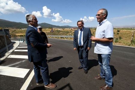 El Diputado de obras públicas ha visitado la Carretera de Lugros (R. MARTÍNEZ / DIPGRA)