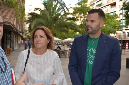 Mari Carmen Pérez y Jesús Fernández han presentado el Plan de acción (IU) Mari Carmen Pérez y Jesús Fernández han presentado el Plan de acción (IU)