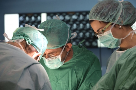 Sanitarios durante una operación (JUNTA) Sanitarios durante una operación (JUNTA)