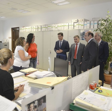 Visita de Luis Salvador y miembros del equipo de gobierno a `Los Mondragones` (JAVIER ALGARRA) Visita de Luis Salvador y miembros del equipo de gobierno a `Los Mondragones` (JAVIER ALGARRA)