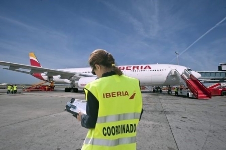 Un operario de Iberia (IBERIA) Un operario de Iberia (IBERIA)