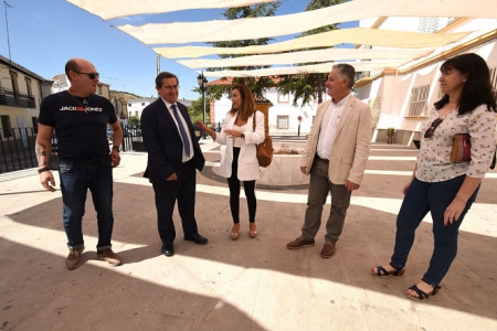 José Entrena durante la visita a Jayena (R. MARTÍNEZ / DIPGRA)