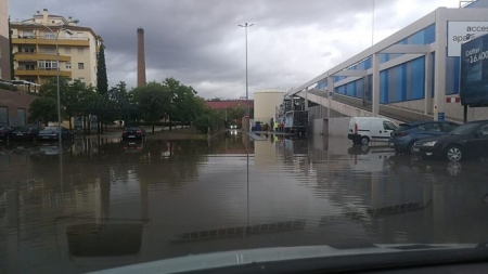Una de las calles de la capital inundada (AYTO. GRANADA)