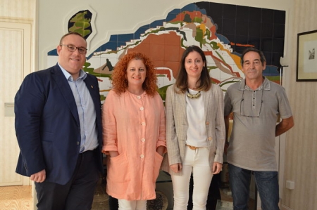 Mari Carmen Fernández durante la visita a Salobreña (AYTO. SALOBREÑA)