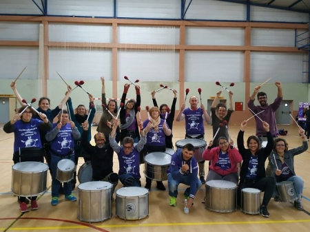 Miembros de la asociación Lua da Rua de Monachil junto a usuarios con diversidad funcional de la residencia de Loja (AYTO. MONACHIL)