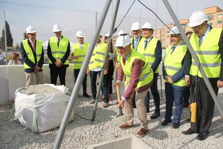 Javier Imbroda pone la primera piedra de las obras del Estadio de La Juventud (JUNTA) Javier Imbroda pone la primera piedra de las obras del Estadio de La Juventud (JUNTA)