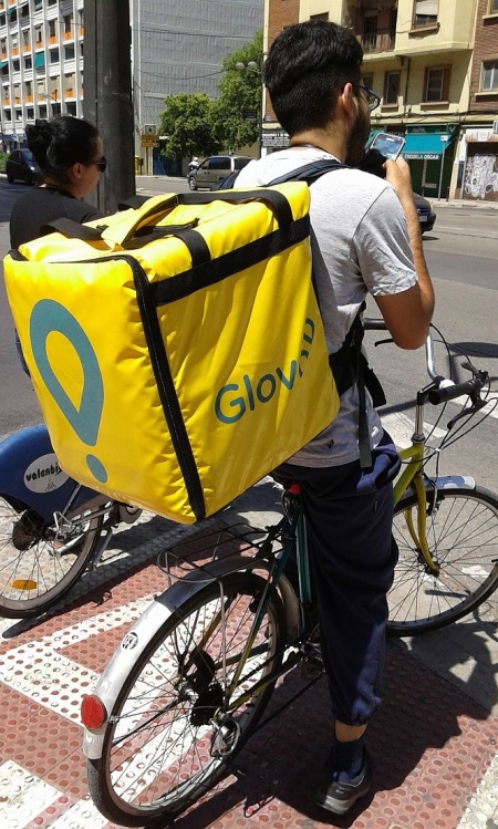Repartidor de Glovo (WIKIPEDIA) Repartidor de Glovo (WIKIPEDIA)