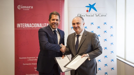 El Presidente de Cámara Granada y y el de la Obra Social La Caixa tras la firma del convenio (CÁMARA GRANADA) El Presidente de Cámara Granada y y el de la Obra Social La Caixa tras la firma del convenio (CÁMARA GRANADA)