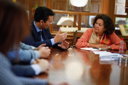 Reunión entre Francisco Cuenca y Pilar Aranda (PSOE) Reunión entre Francisco Cuenca y Pilar Aranda (PSOE)